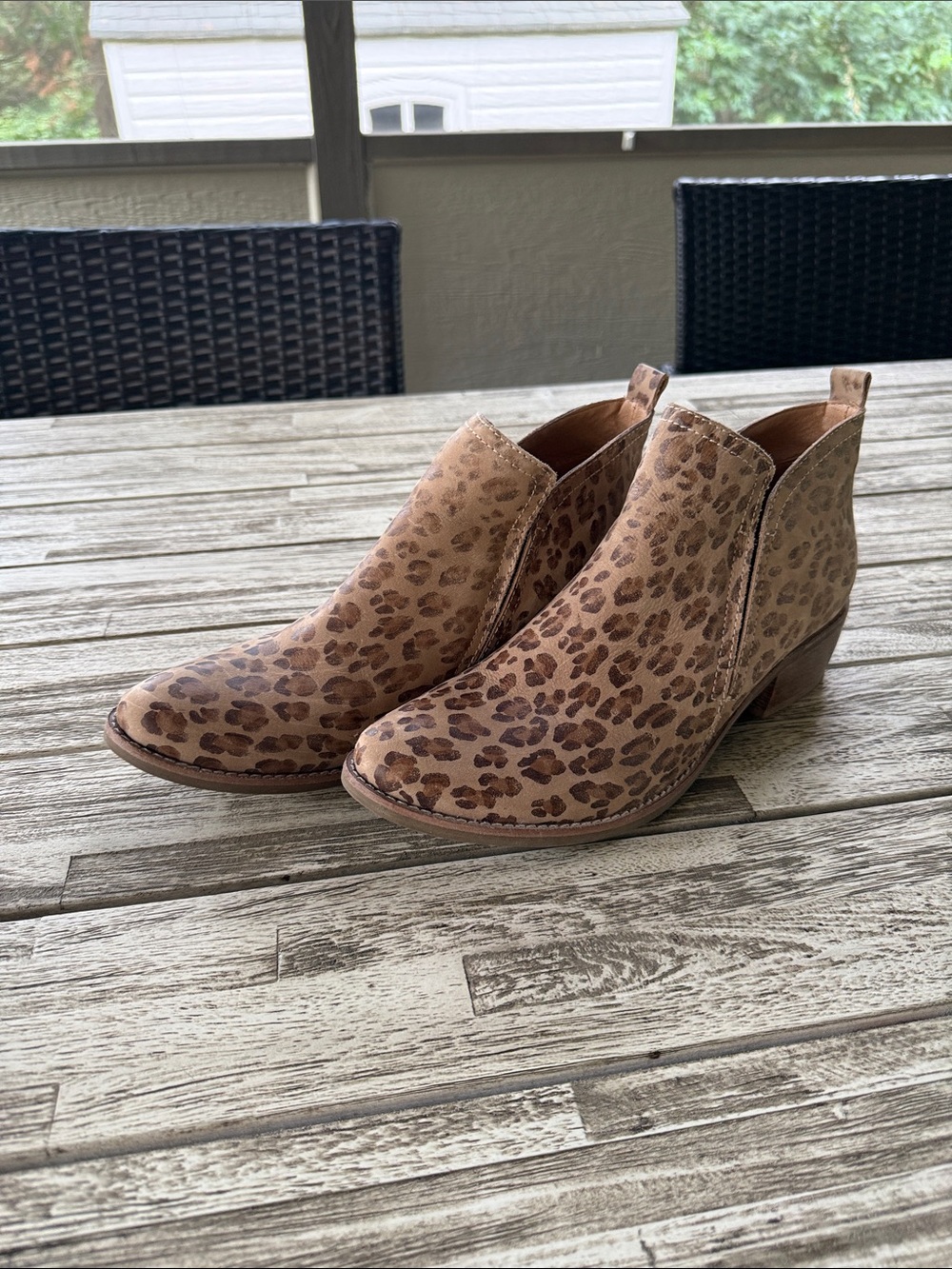 Matisse Leopard Booties / Boots womens Size 11M (11)  SMOKE FREE HOME